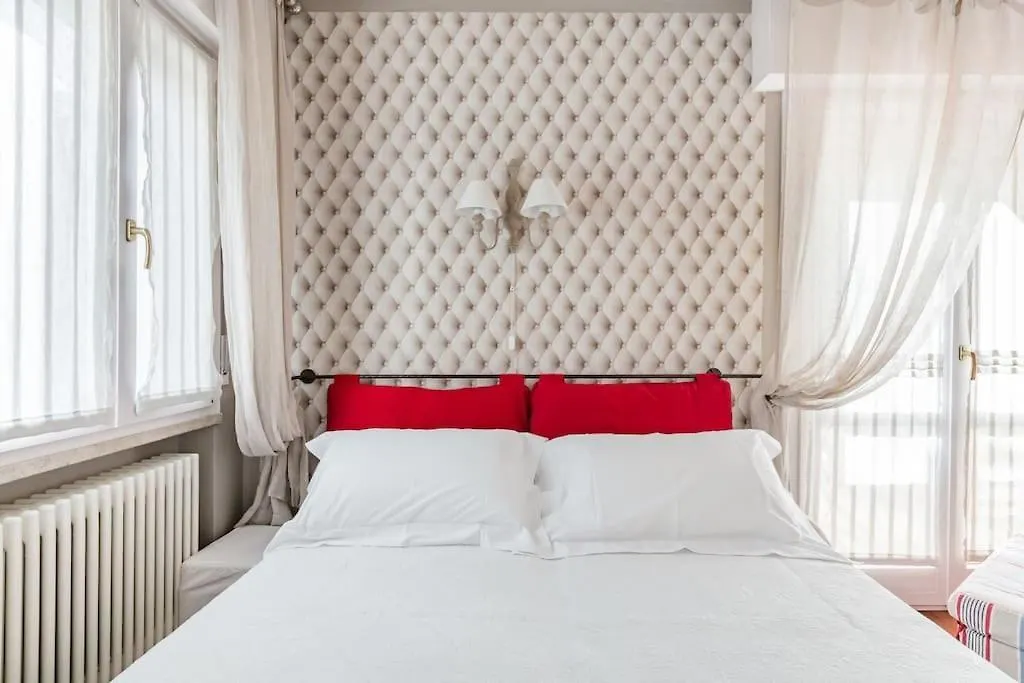 Spacious, Air Conditioner, Few Minutes To The Castle Malcesine Italy