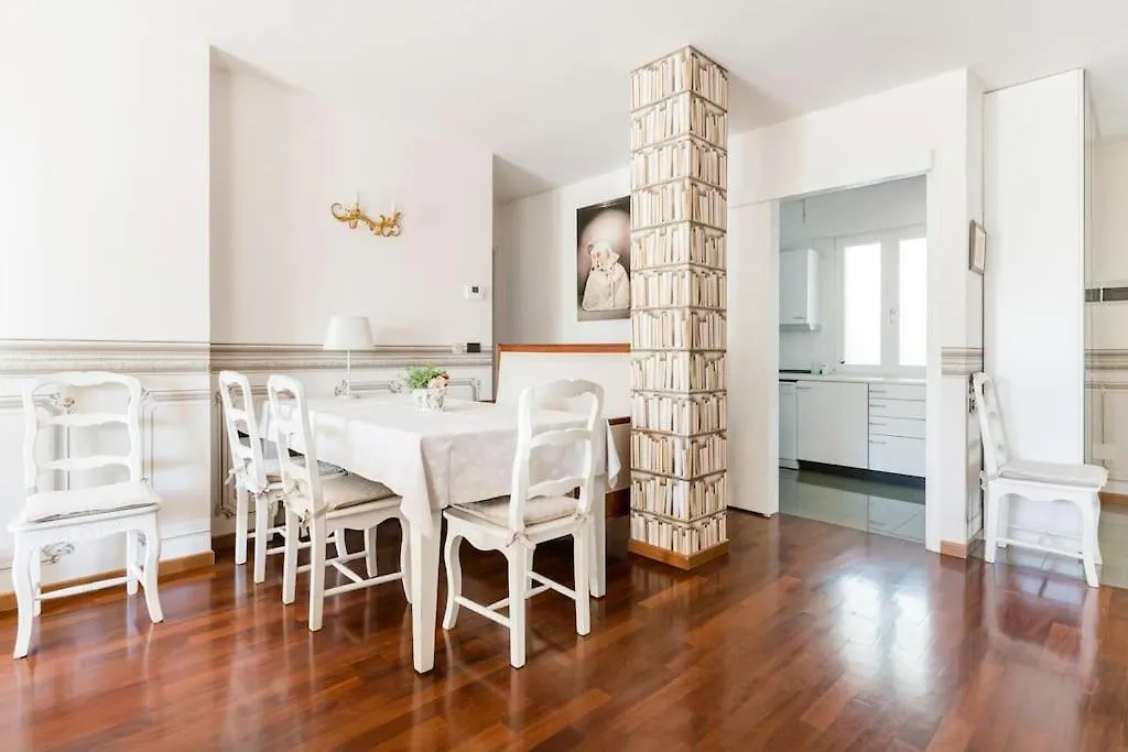 Spacious, Air Conditioner, Few Minutes To The Castle Malcesine 0*,  Italy