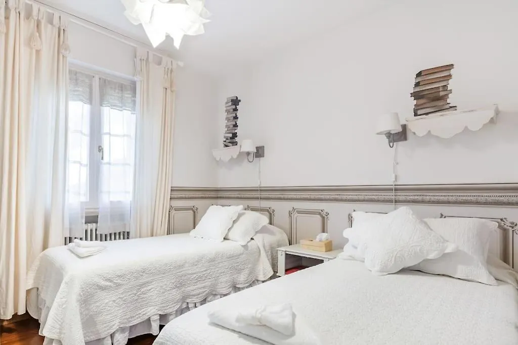 Spacious, Air Conditioner, Few Minutes To The Castle Malcesine 0*,  Italy