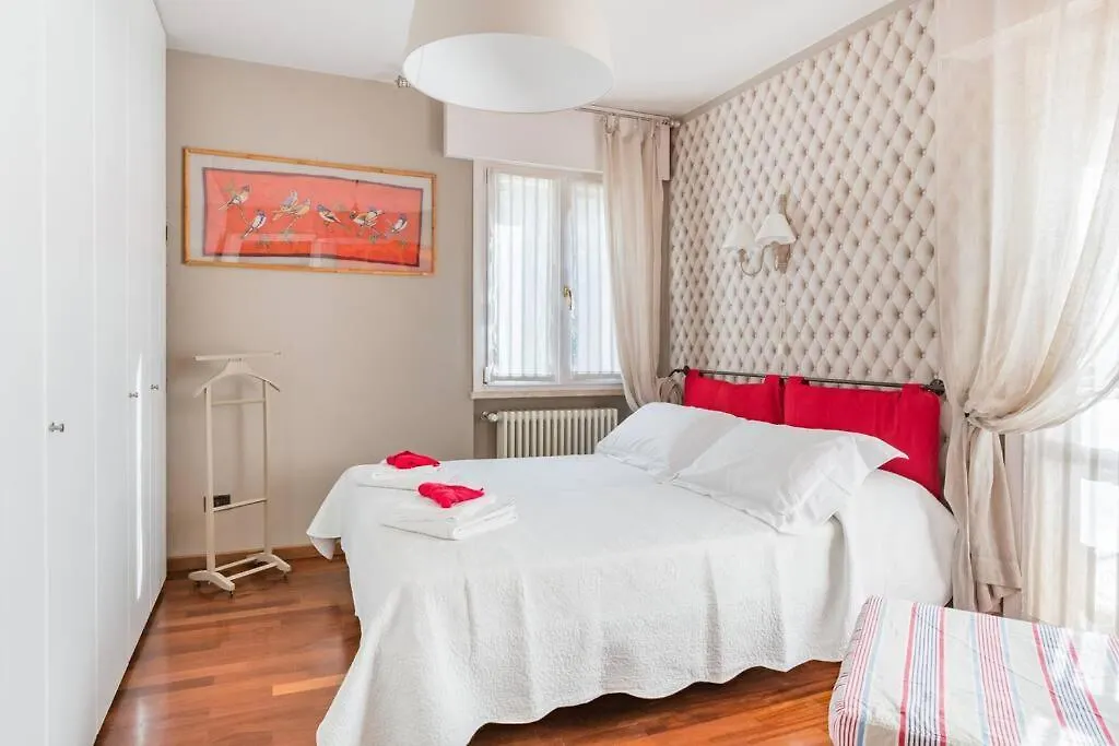 Spacious, Air Conditioner, Few Minutes To The Castle Malcesine Apartment