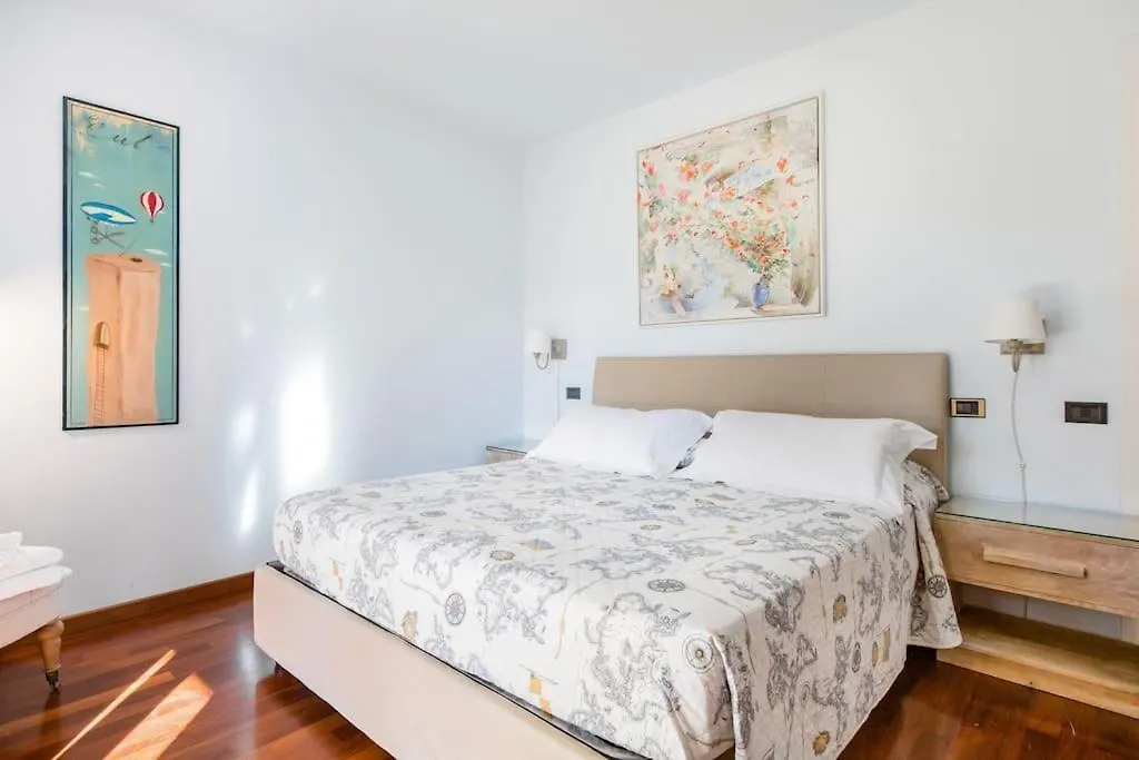 Spacious, Air Conditioner, Few Minutes To The Castle Malcesine 0*,  Italy