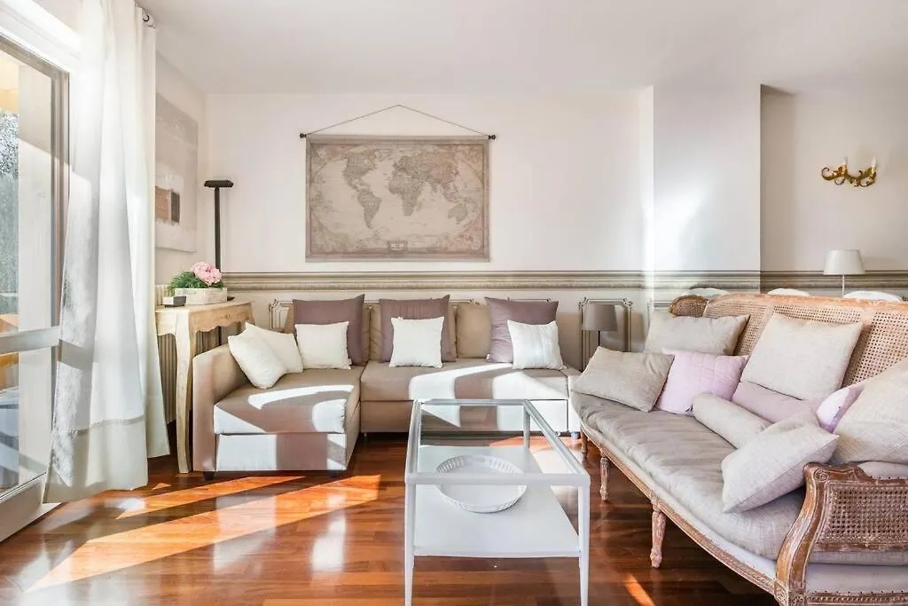 Spacious, Air Conditioner, Few Minutes To The Castle location