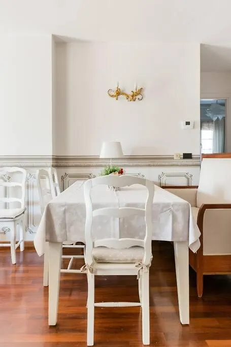 Spacious, Air Conditioner, Few Minutes To The Castle Malcesine 0*,