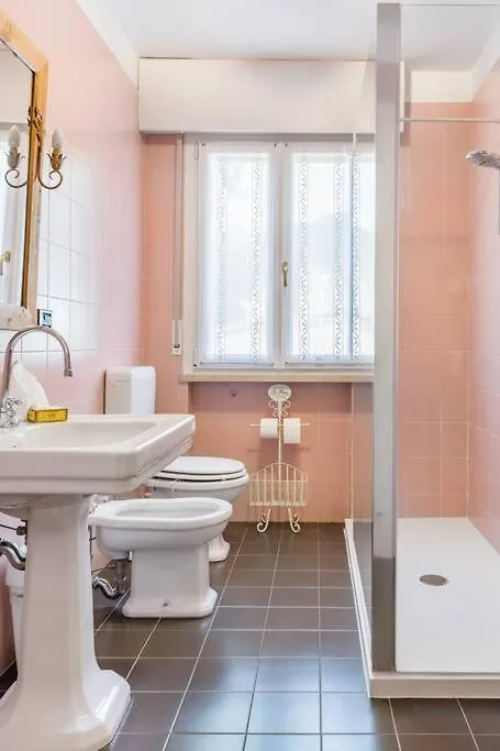 Spacious, Air Conditioner, Few Minutes To The Castle Malcesine Italy