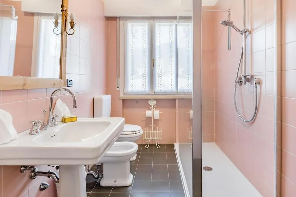 Apartman Spacious, Air Conditioner, Few Minutes To The Castle Malcesine