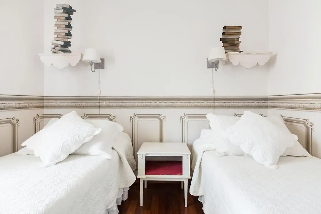 Spacious, Air Conditioner, Few Minutes To The Castle Malcesine Italy